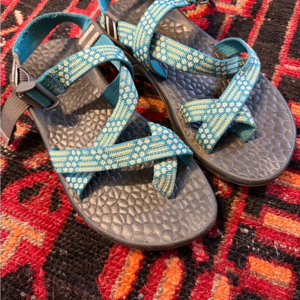 Chaco sandals with daisy print and toe strap